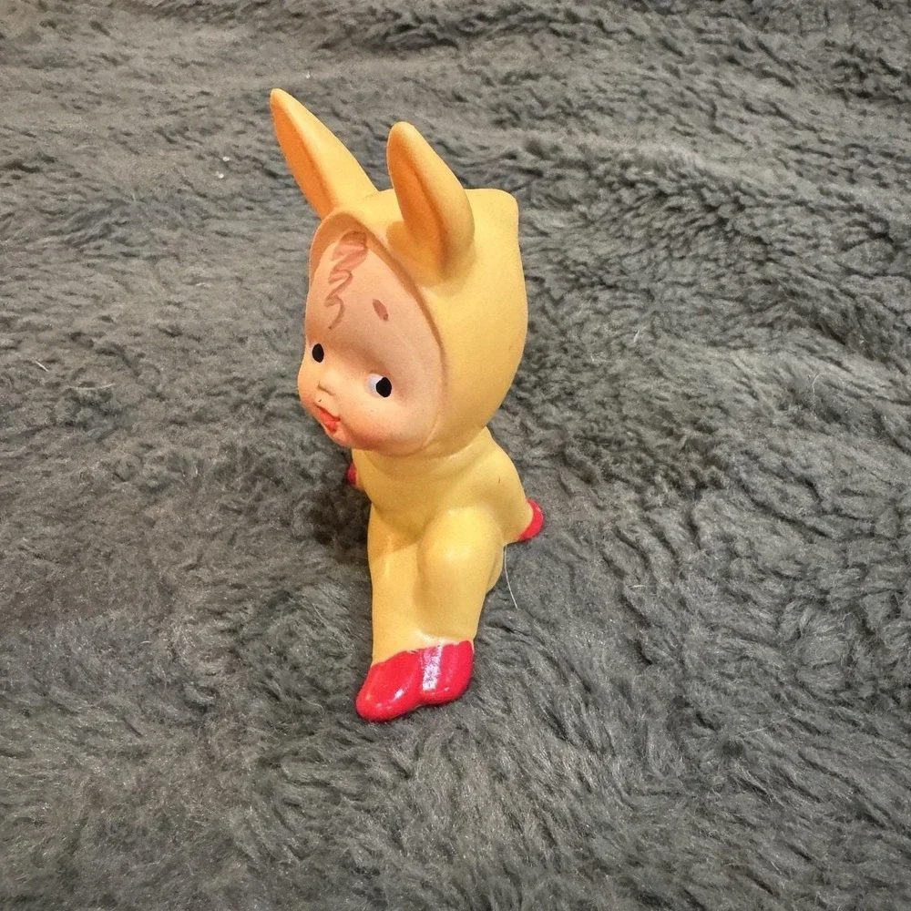 VINTAGE VINYL BUNNY‎ SUIT GIRL RARE TOY 1960s DOLL painted figure